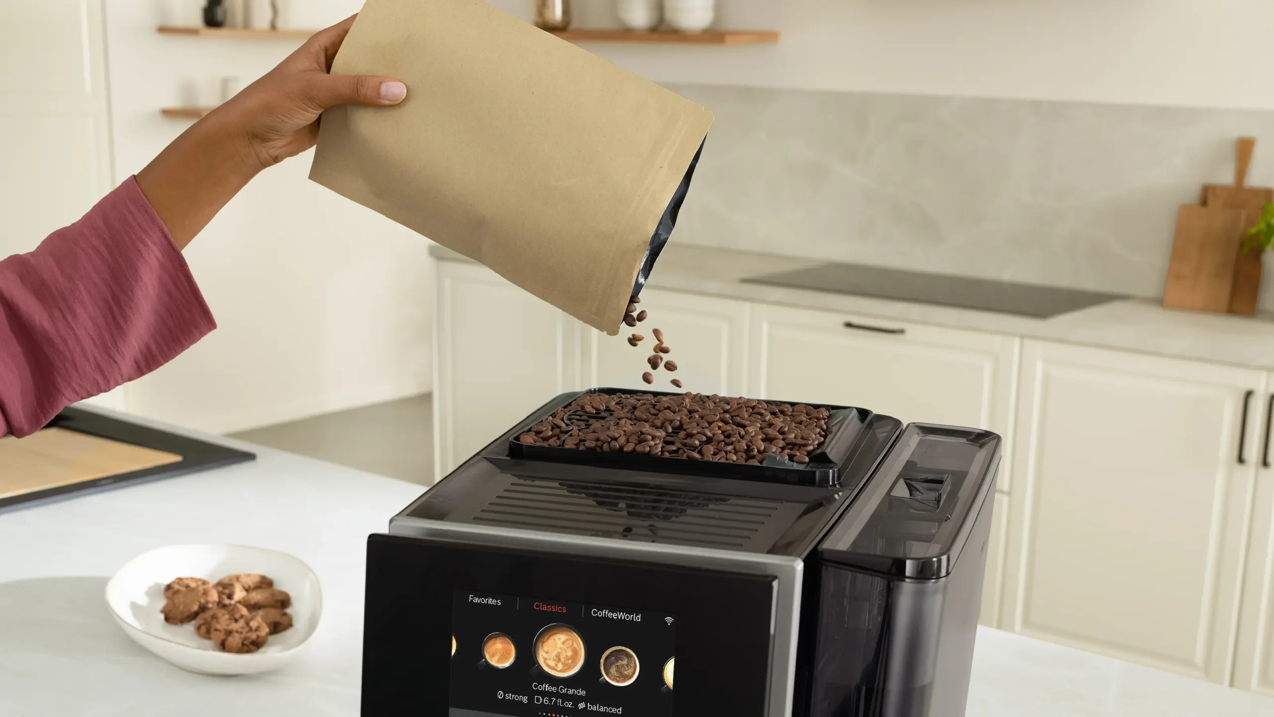 800 Series Fully Automatic Espresso Machine VeroCafe Piano Black, Removable Water Tank - Image 2