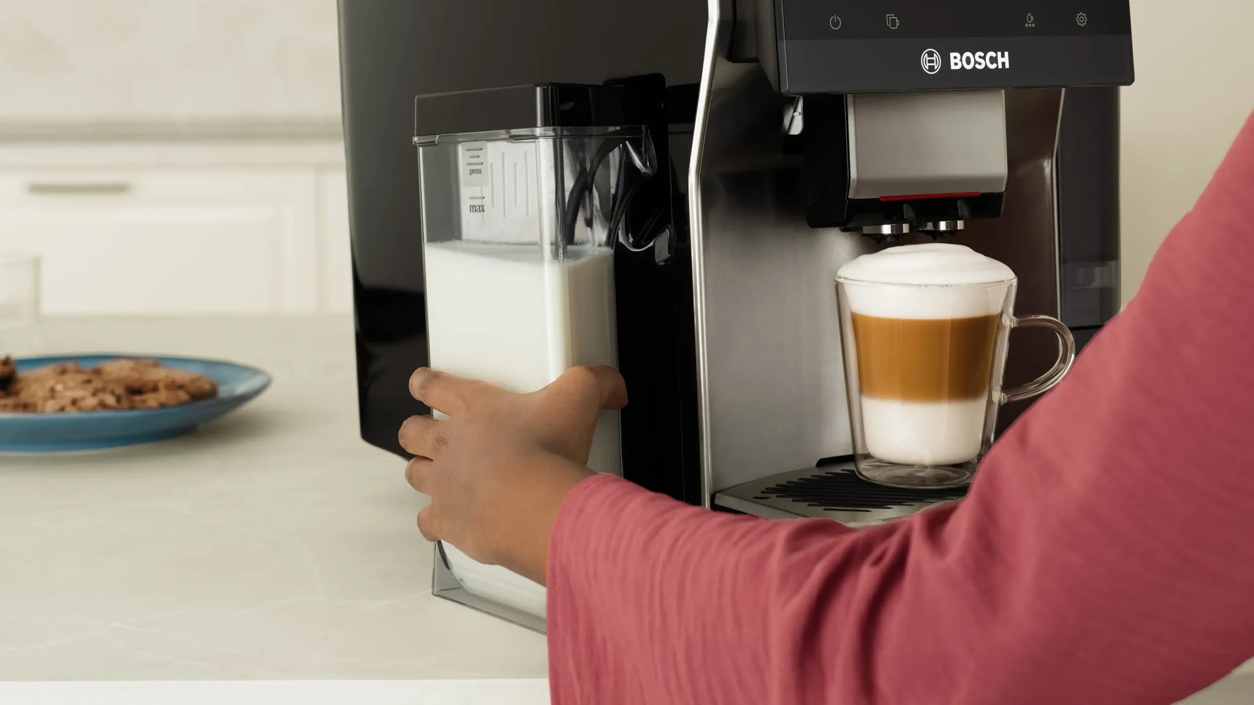 800 Series Fully Automatic Espresso Machine VeroCafe Silver, Removable Water Tank - Image 4