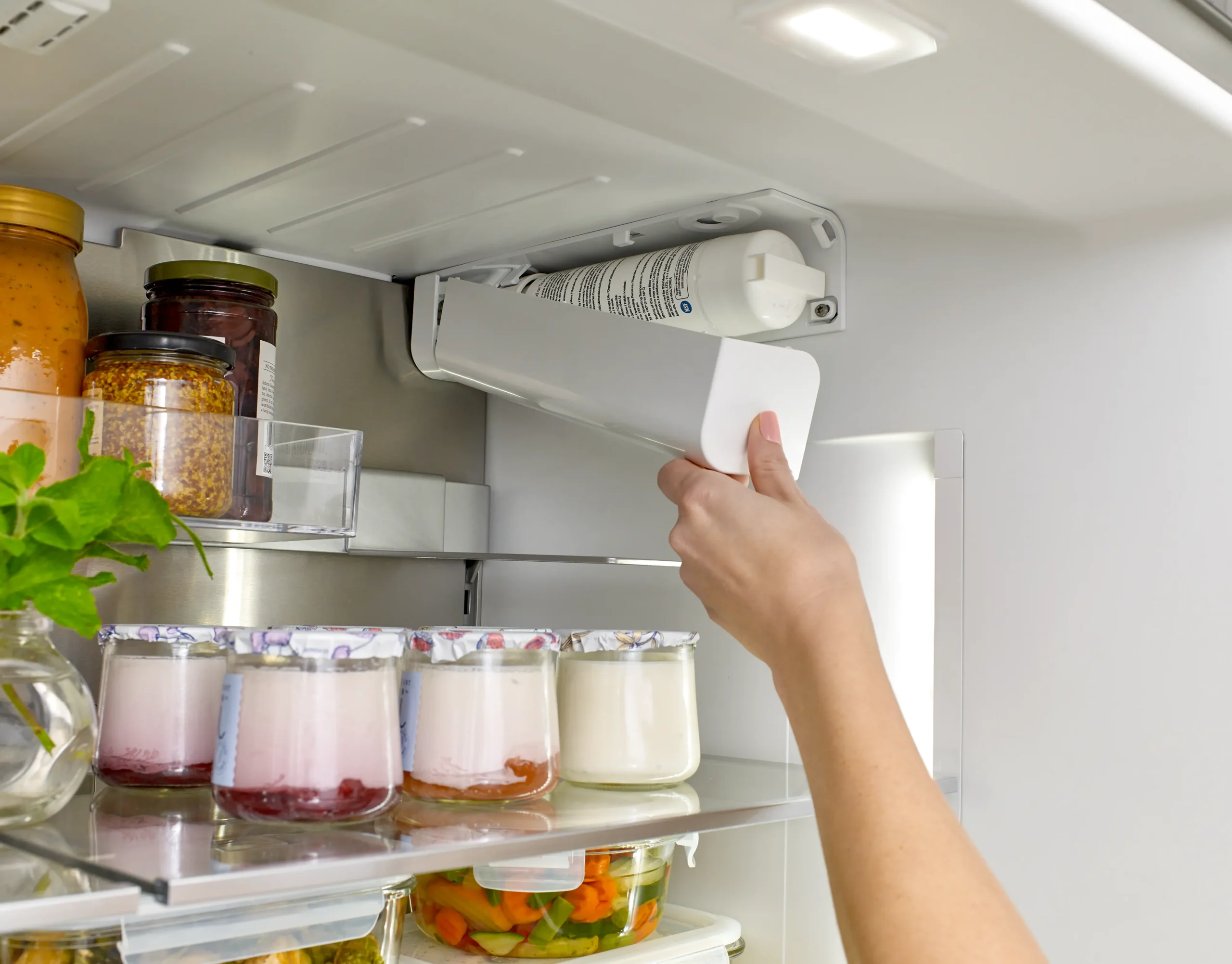 800 Series French Door Bottom Mount Refrigerator 36'' Stainless Steel - Image 10